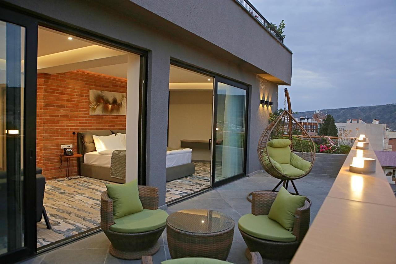Hotel Address 9d